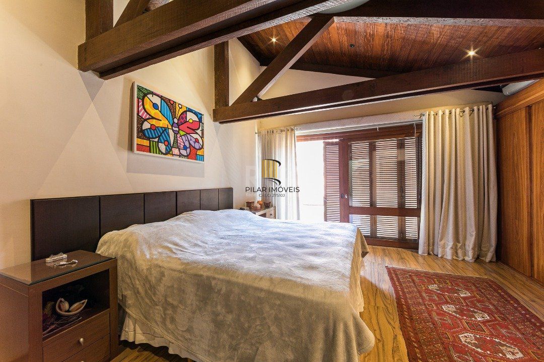Casa para Venda - 370m², 5 dormitórios, sendo 2 suites, 7 vagas - Vila Assunção