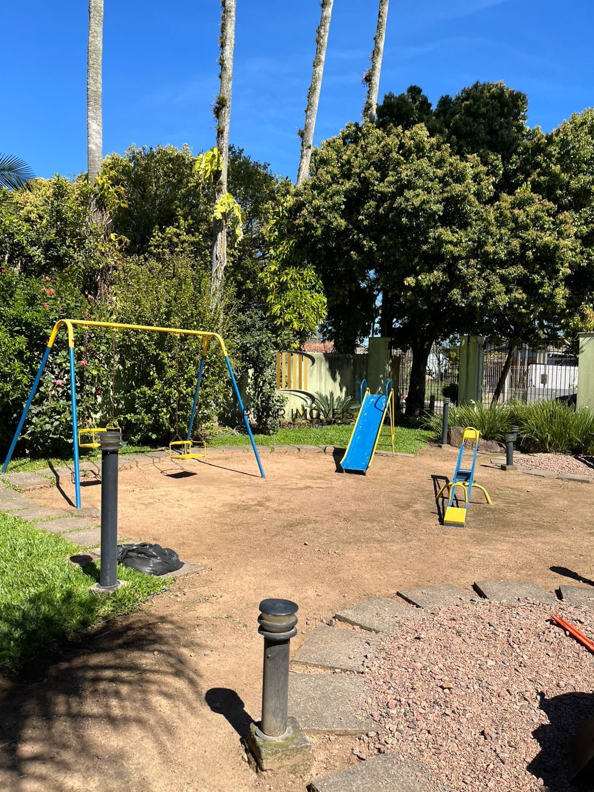 Apartamento térreo 2 dormitórios mobiliado I Bairro Ipanema