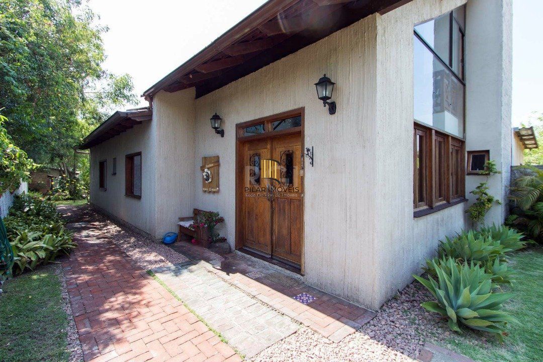 Casa para Venda - 250m², 3 dormitórios, sendo 2 suites, 3 vagas - Ponta Grossa