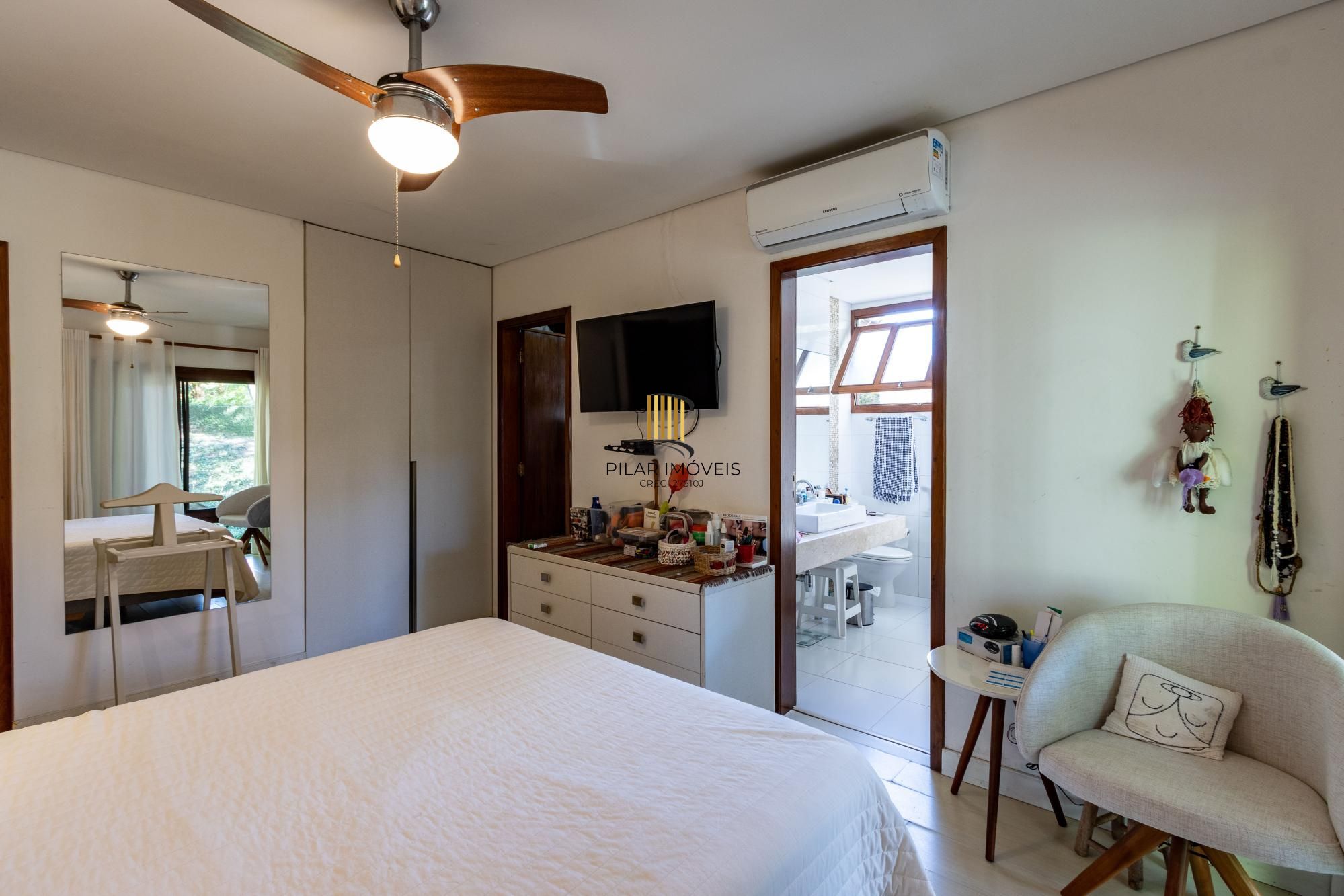 Casa de Condomínio 4 dormitórios no bairro Cavalhada