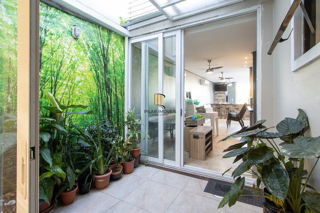 Casa 6 dormitórios no bairro Cristal