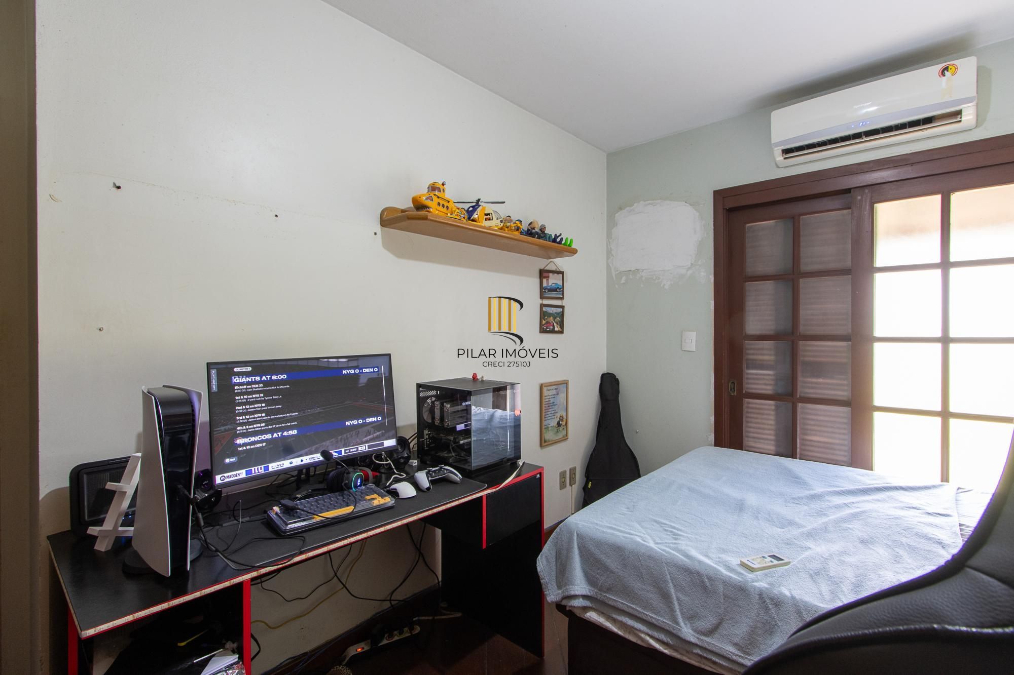 Casa 4 dormitórios no bairro Vila Nova