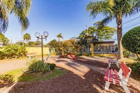 Casa de 3 dormitórios, em condomínio fechado na zona sul de Porto Alegre,  com lareira, churrasqueira e vaga de garagem.