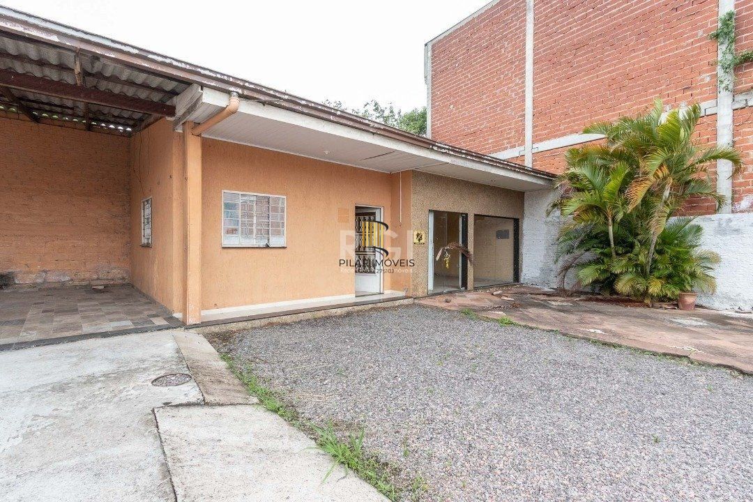 Pavilhão com área construída de cerca de 900m²