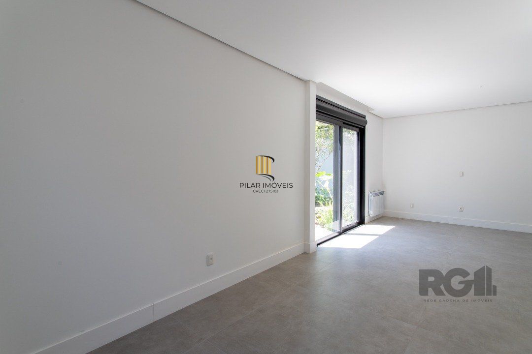 A Casa Le Mans, uma residência térrea de esquina com 389,48m2 de área coberta