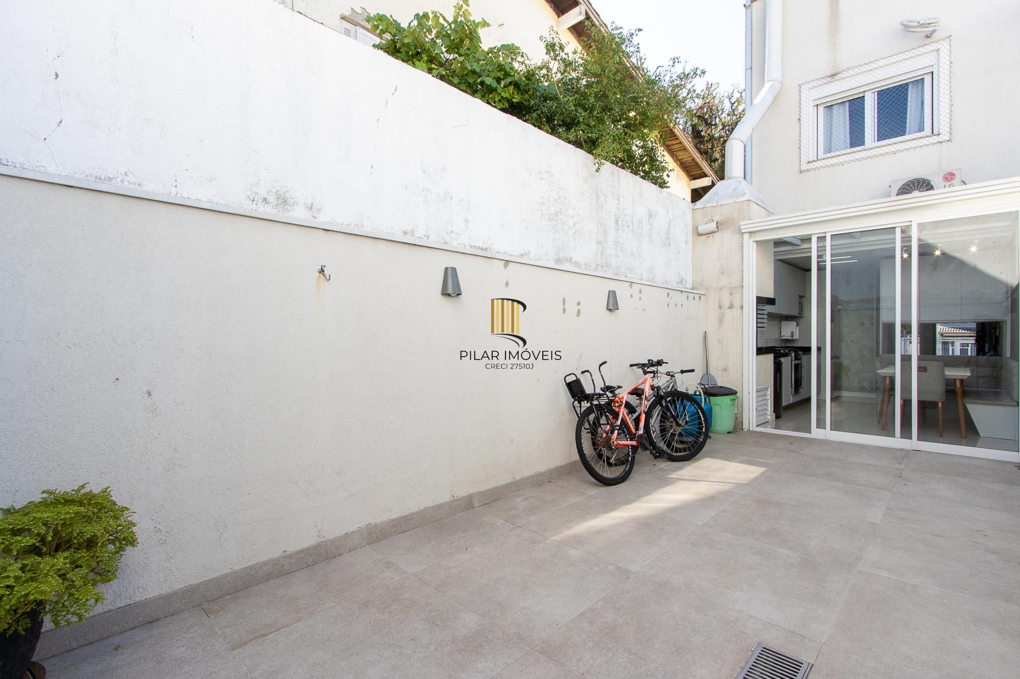 Ótima casa com 3dormitórios 1 suite no bairro Tristeza