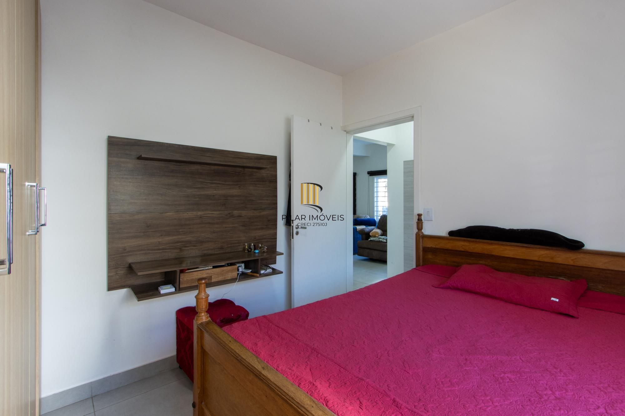 Casa 3 Dormitórios no Bairro Tristeza com 2 Vagas de Garagem