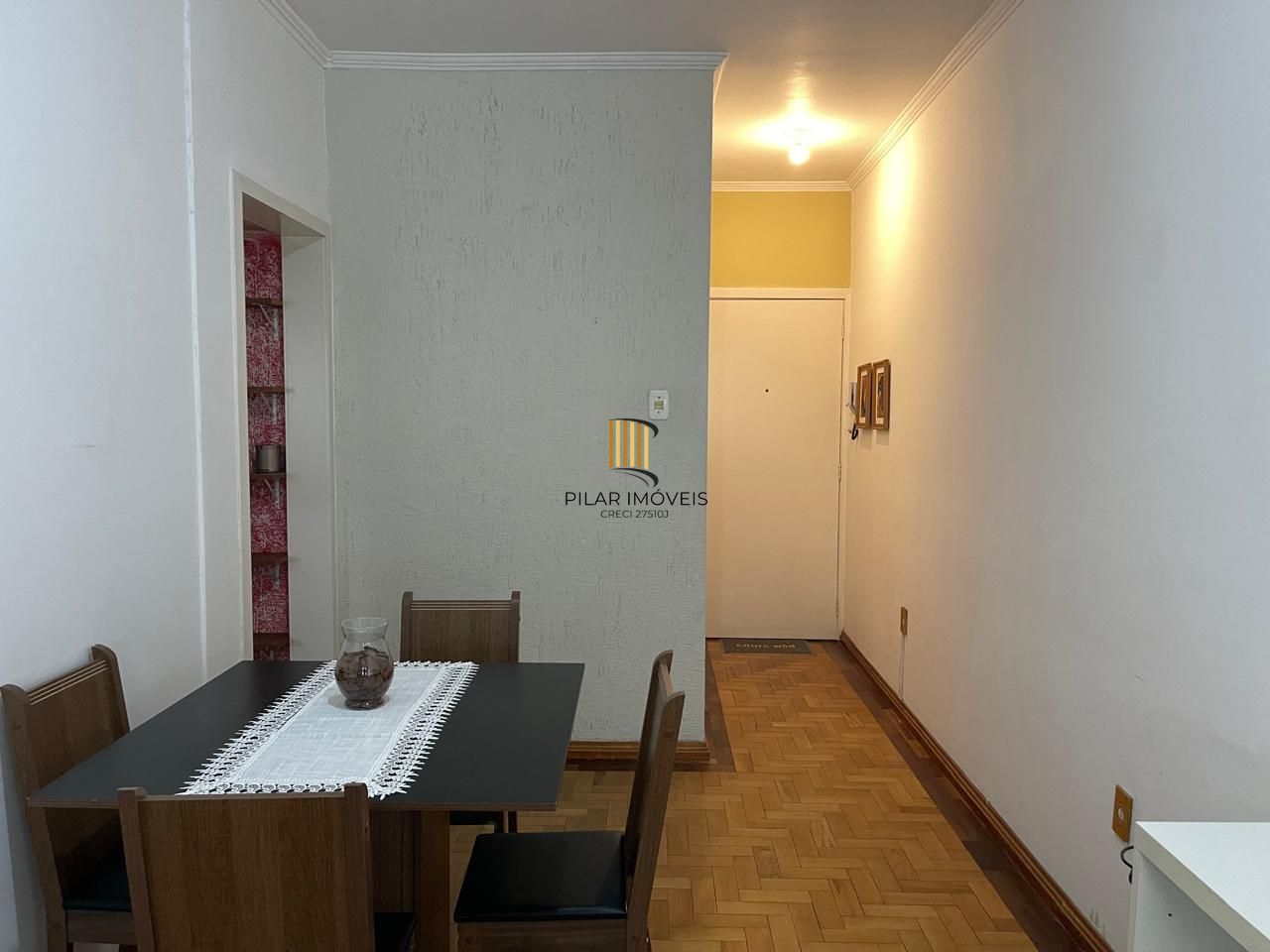 Apartamento de 01 dormitório, semimobiliado, bairro Praia de Belas, em Porto Alegre com 45,19m2!