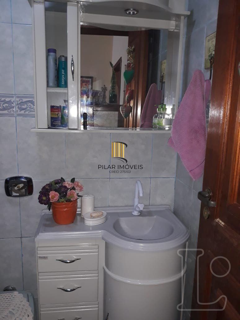 Casa para Venda - 114m², 2 dormitórios, sendo 1 suites, 2 vagas - Zona Nova