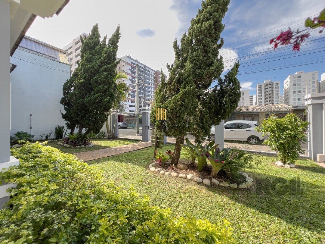 Casa Térrea mobiliada com 5 dormitórios 350m² de área - Navegantes - Capão da Canoa