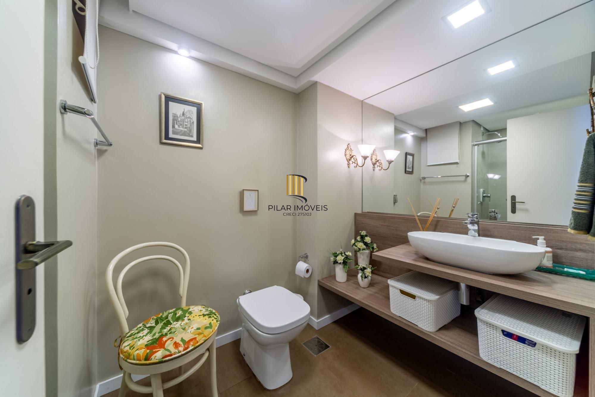 Cobertura com 206m², 3 dorm, Petrópolis e 2 vagas