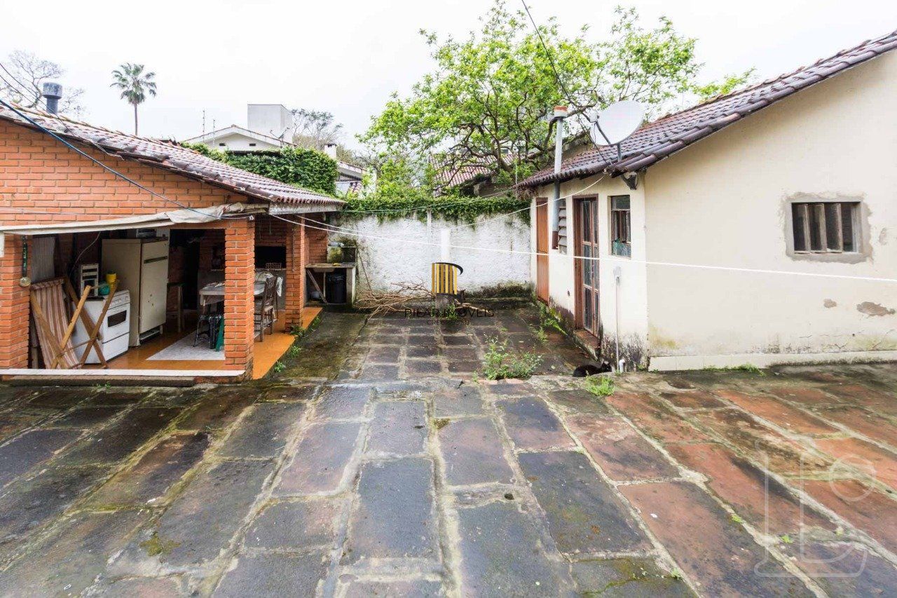 Casa para Venda - 150m², 4 dormitórios, sendo 1 suites, 5 vagas - Teresópolis