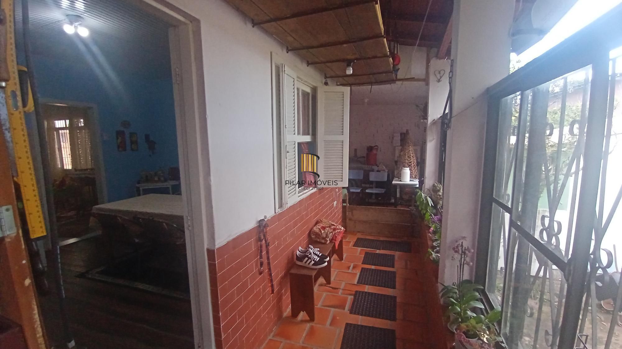 Casa com 2 dormitórios no bairro Glória