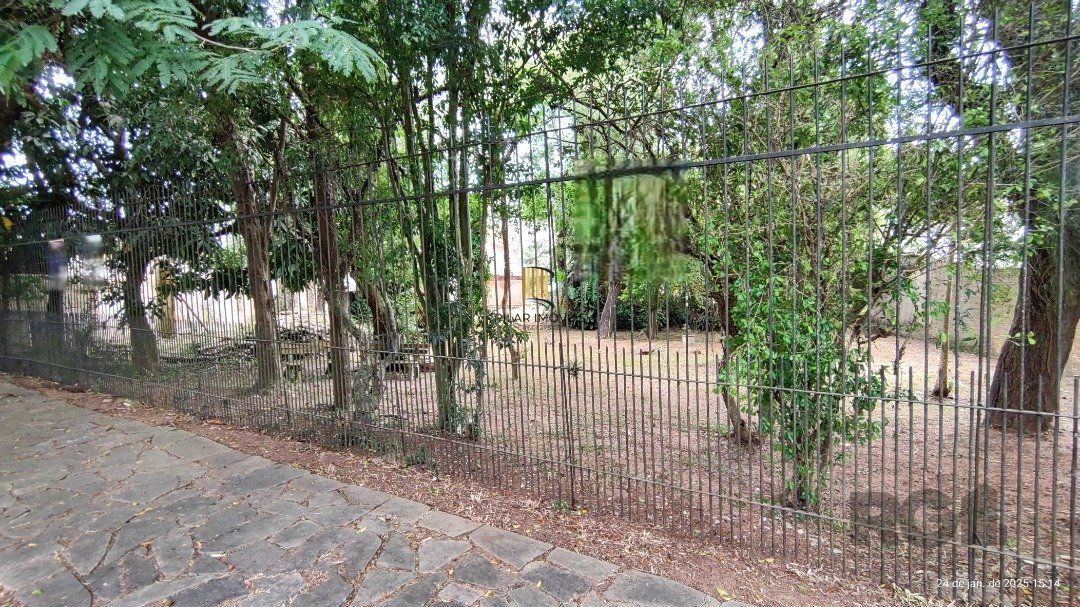 Terreno plano com 24,90m de frente, localizado no bairro Serraria.