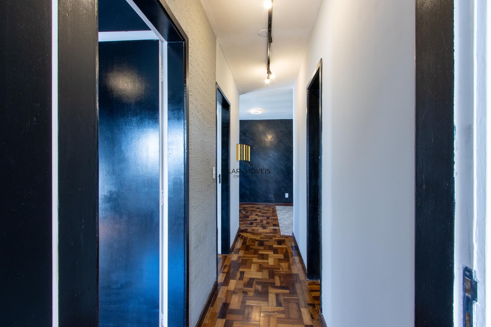 Apartamento de 3 quartos reformado, 1 banheiro - Bairro Camaquã.