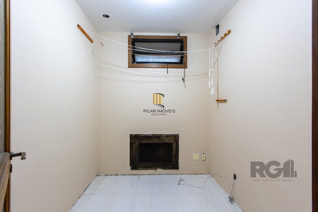 Excelente casa de 3 andares em condomínio fechado