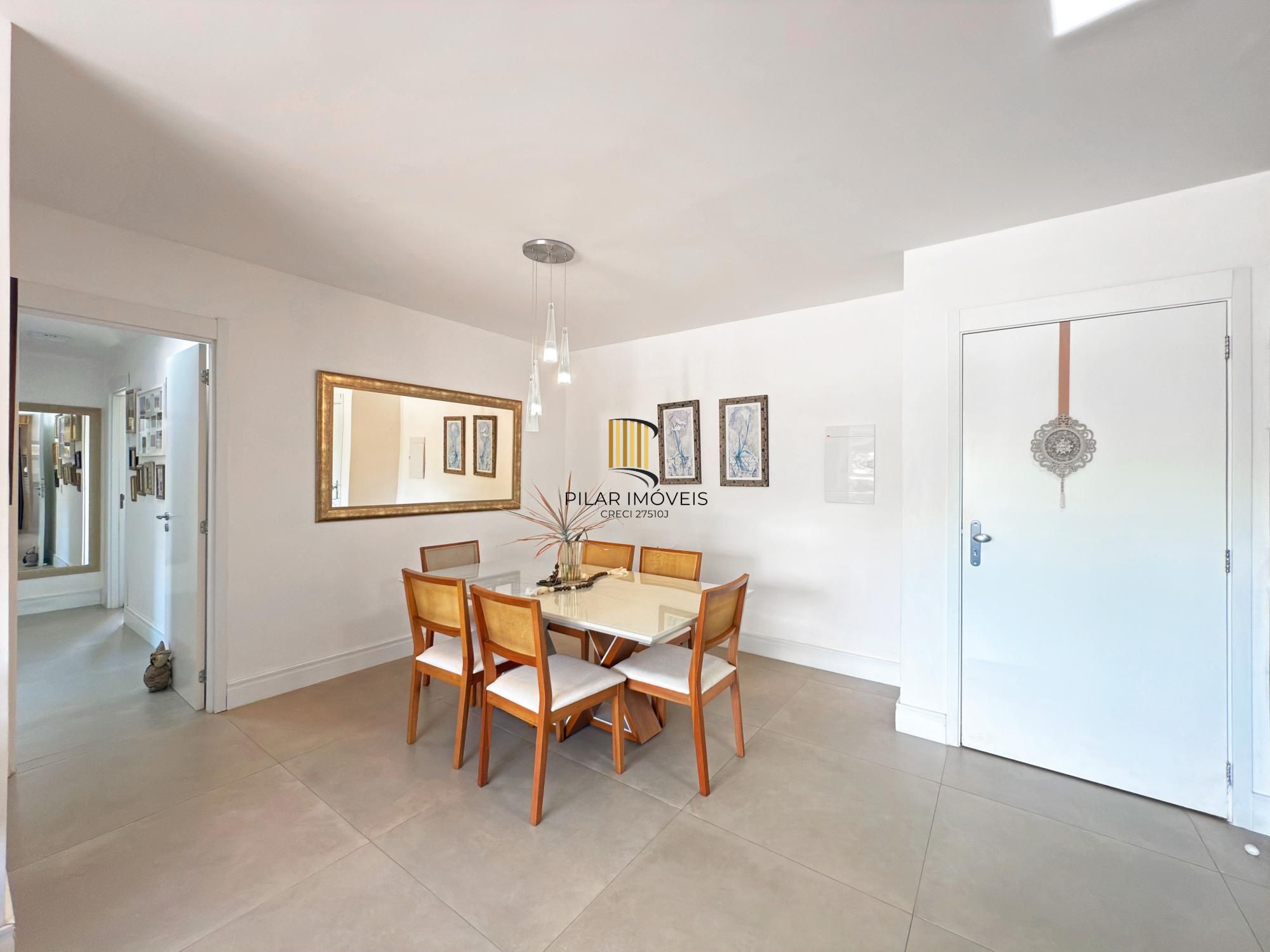 Apartamento 03 Suítes bairro Cristal, 88,97m² de área privativa, semimobiliada e 02 vagas de garagens cobertas.