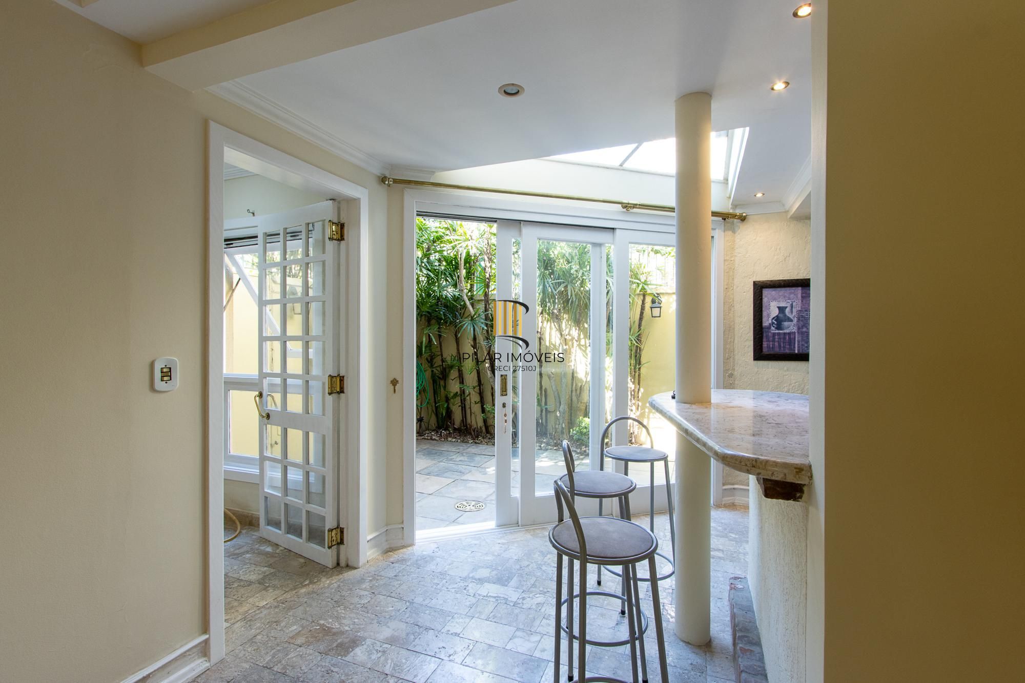 Casa condomínio, no bairro Tristeza, 175,17m² área privativa,03 dormitórios 01 suíte e 02 vagas!