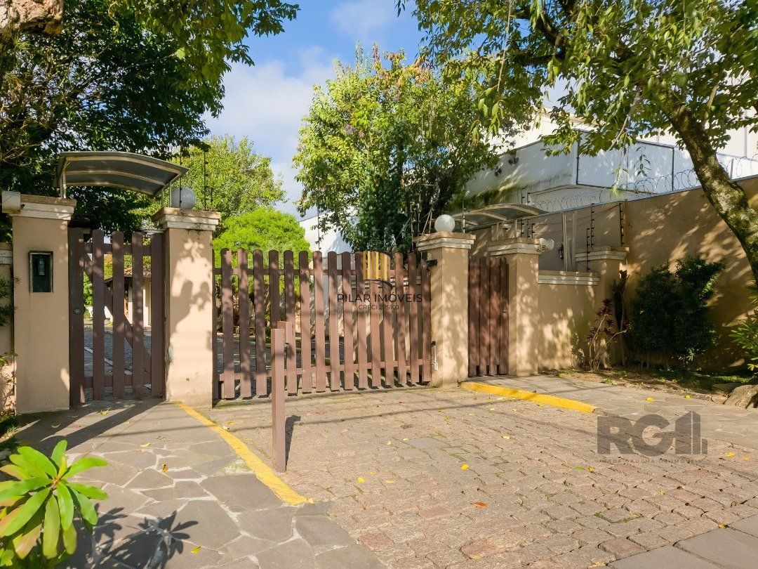 Casa de Condomínio 3 dormitórios no bairro Cavalhada