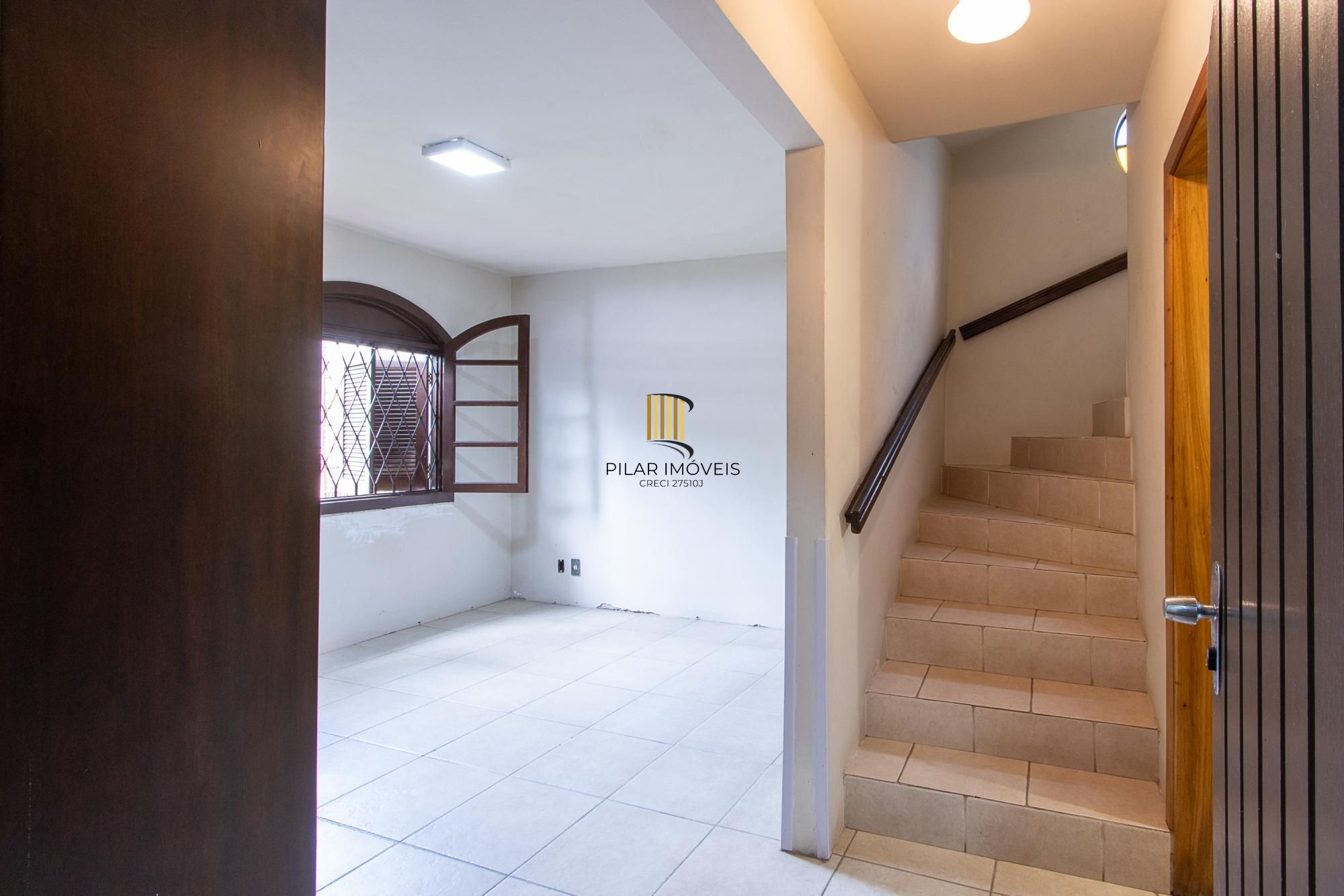 Casa de condomínio, 3 dormitórios, 1 suíte, 1 vaga coberta, no bairro Cristal. - Pilar Imóveis