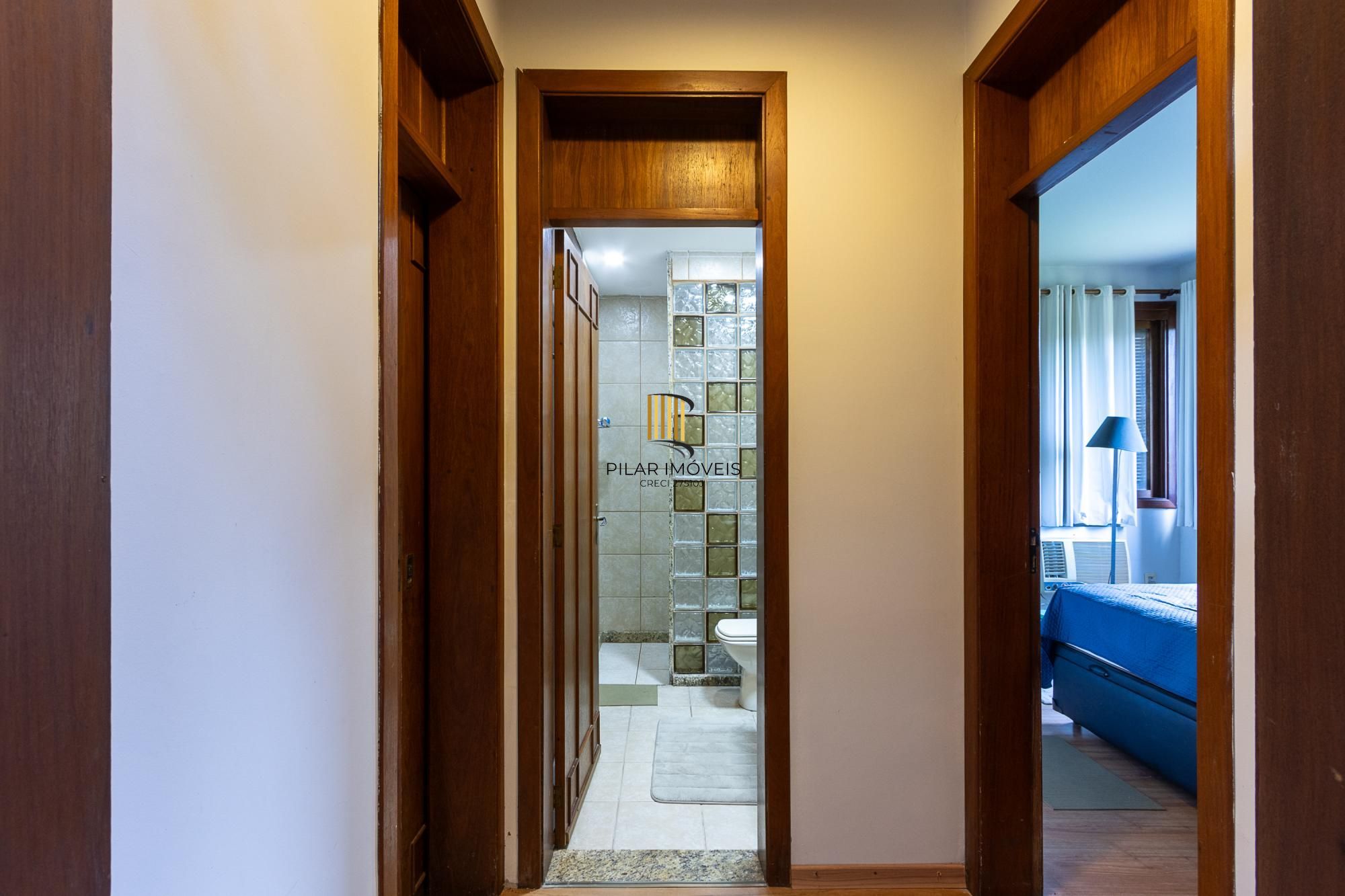 Casa em condomínio á venda com 6 dormitórios em Porto Alegre