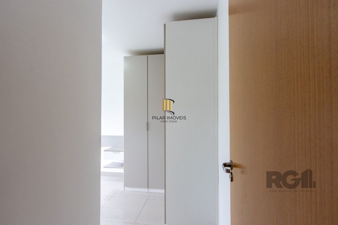 Apartamento semi-mobiliado, com área privada de 50,95 M2