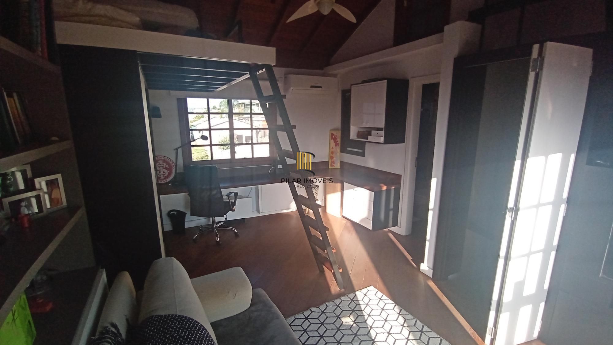 Casa de Condomínio com 3 Suítes, no bairro Tristeza