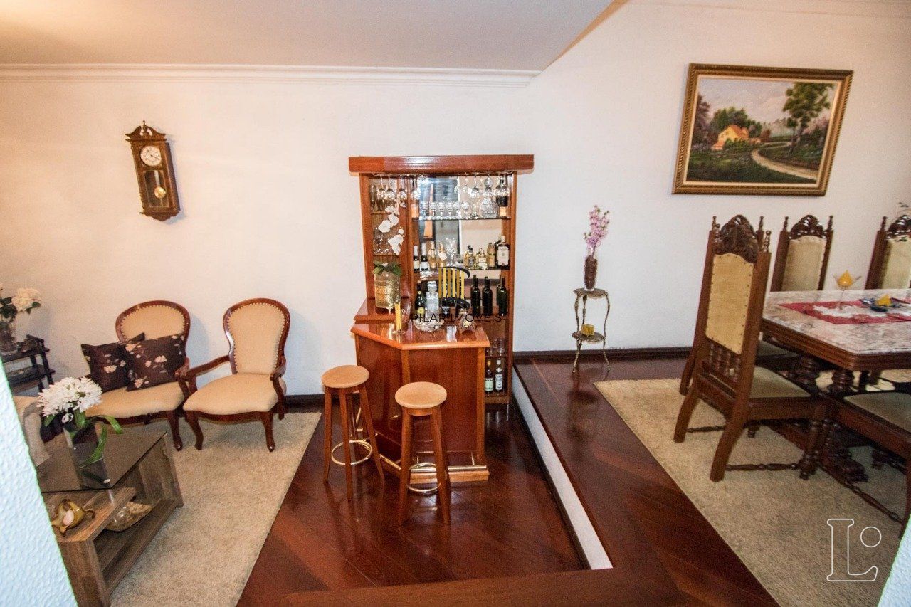 Casa para Venda - 485m², 4 dormitórios, sendo 1 suites, 3 vagas - Cristal