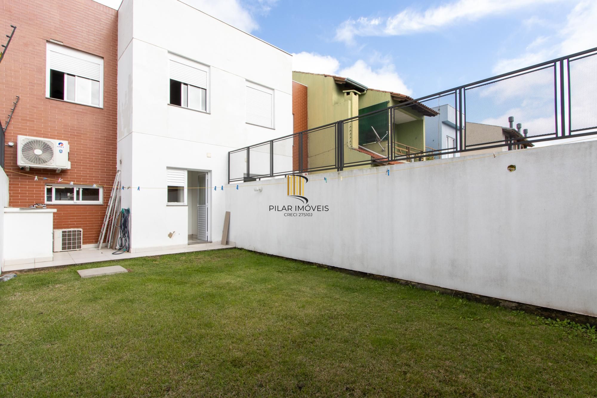 Sobrado para Venda - 95,16m², 3 dormitórios, sendo 1 suites, 2 vagas - Hípica