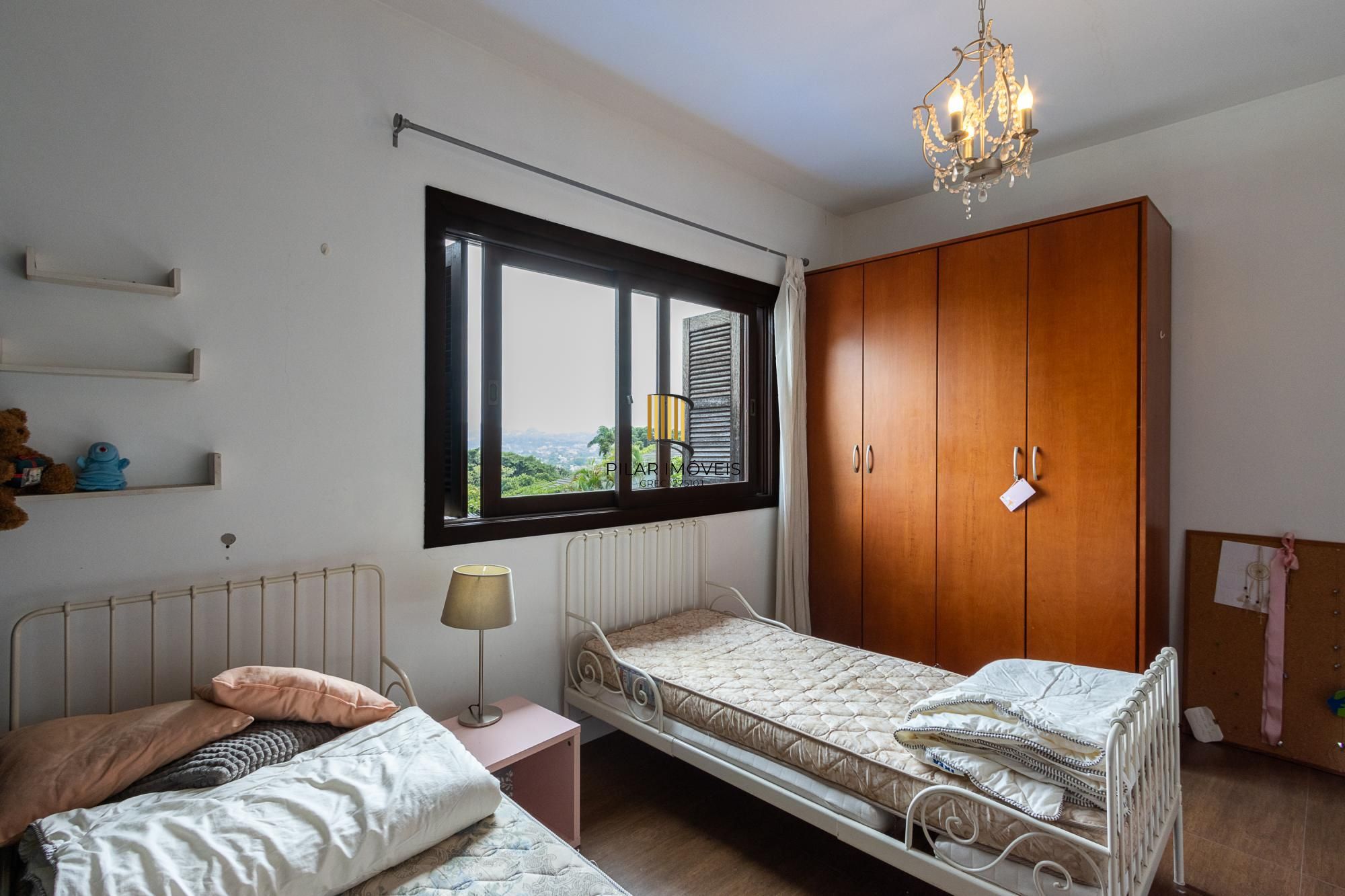 Casa com 6 quartos à venda  bairro Espírito Santo, Porto Alegre.