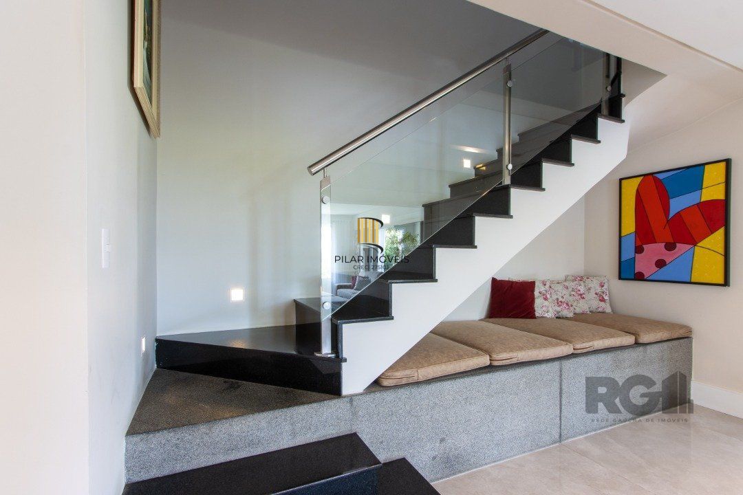 Excelente residência no Condomínio Terra Ville com aproximadamente 474,74m² privativos.