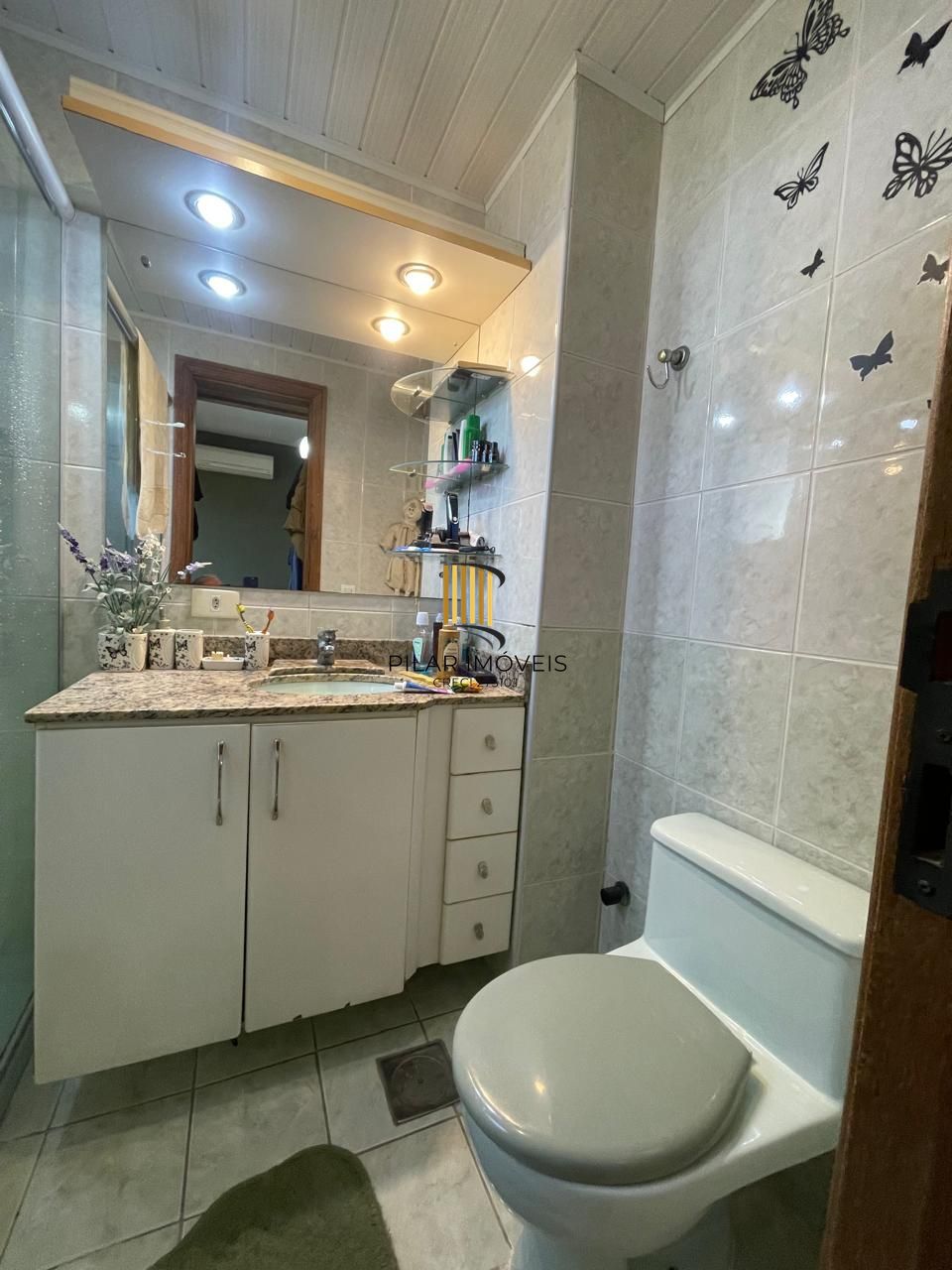 Apartamento bairro Tristeza, com 110 m² de área privativa, 03 dormitórios sendo 01 suíte e 02 vagas de garagem!