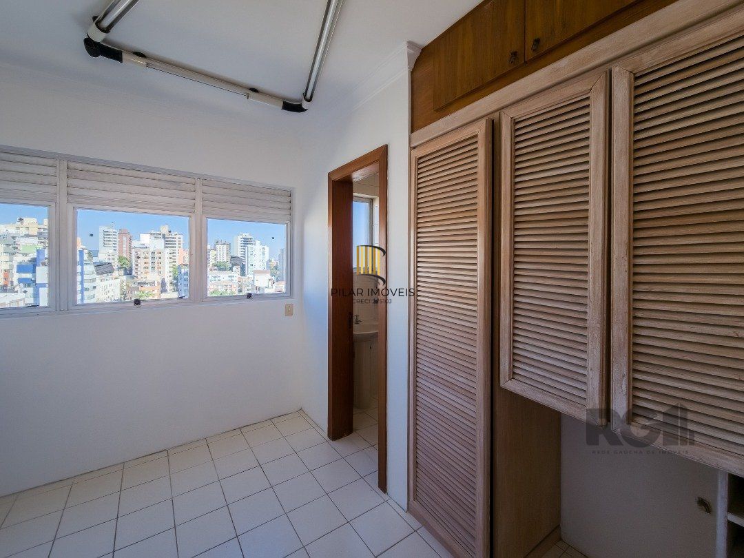 Cobertura com 222m² privativos, 3 quartos, 1 suite, lareira, piscina, 2 vagas no Bairro Rio Branco
