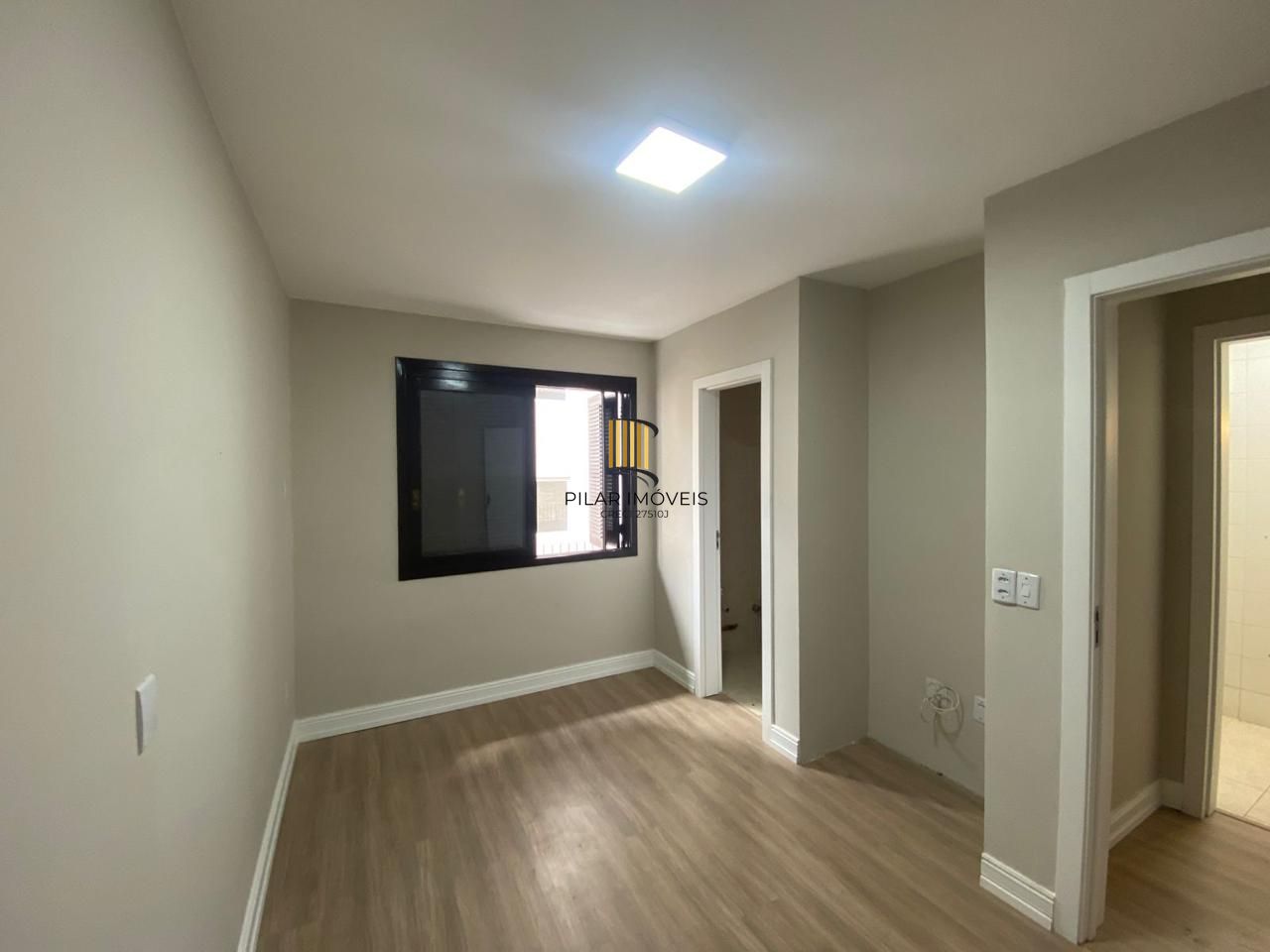 Casa 3 dormitórios, sendo 1 suíte, 2 vagas de garragem - bairro Ipanema