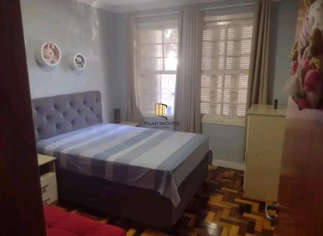Casa á venda com 3 dormitórios no bairro Lomba do Pinheiro em Porto Alegre.