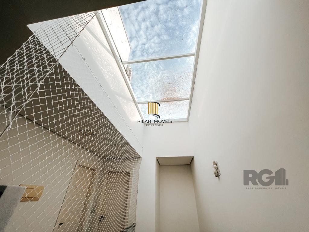 Excelente residência com aproximadamente 219m² privativos,