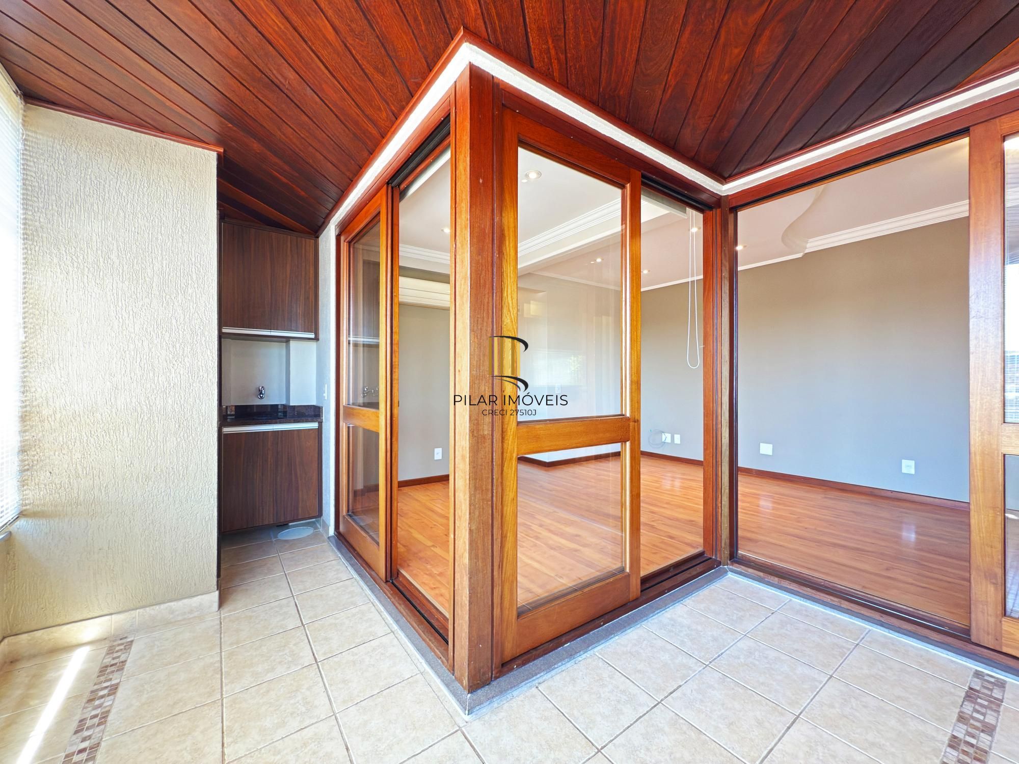 Apartamento desocupado, 2 quartos (1 suite), 2 vagas - Bairro Tristeza