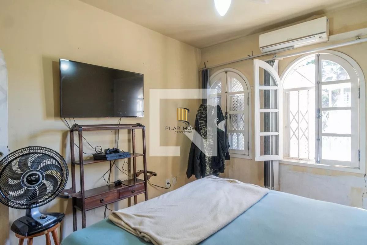 Casa á venda com 3 dormitórios no bairro Ipanema em Porto Alegre