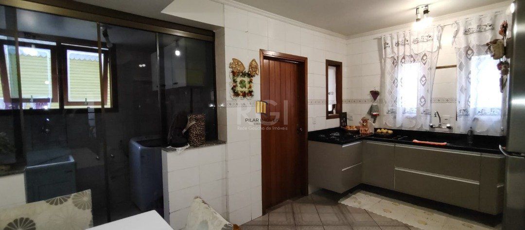 Casa para Venda - 180m², 4 dormitórios, sendo 1 suites, 3 vagas - Campo Novo