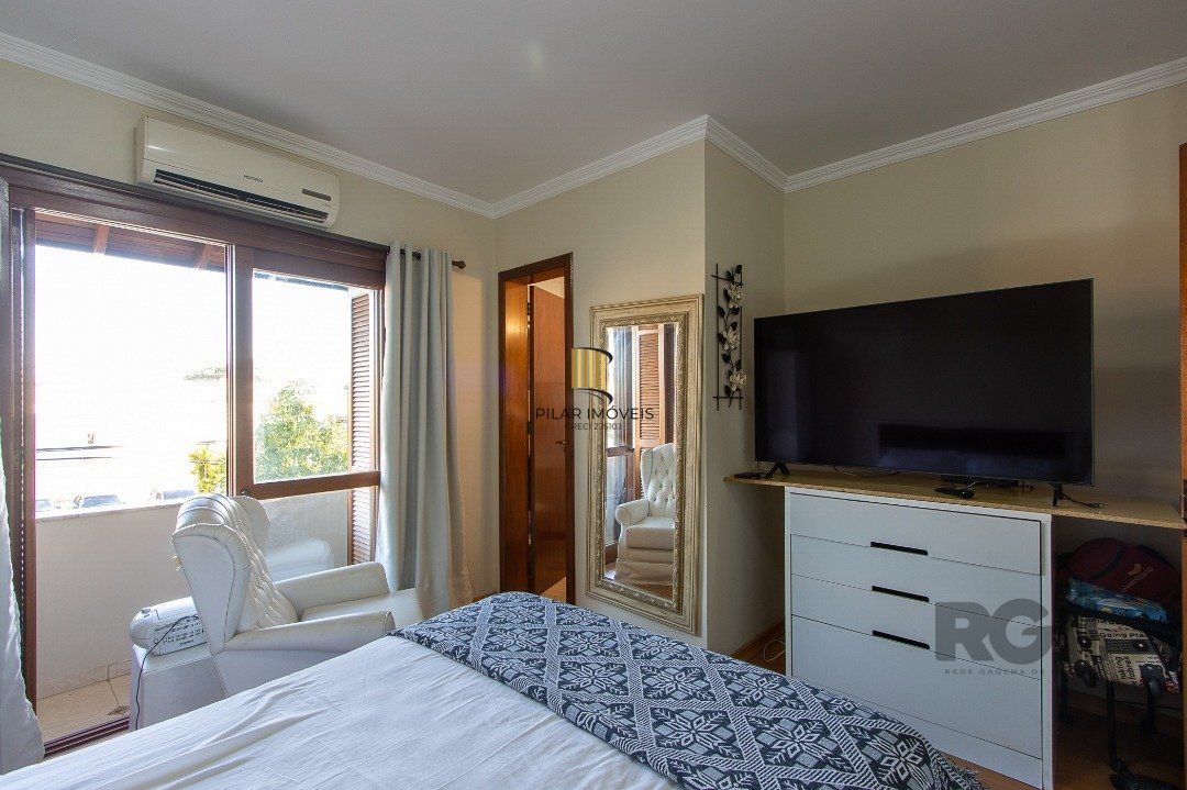 Casa para Venda - 300m², 5 dormitórios, sendo 1 suites, 4 vagas - Portal do Guarujá