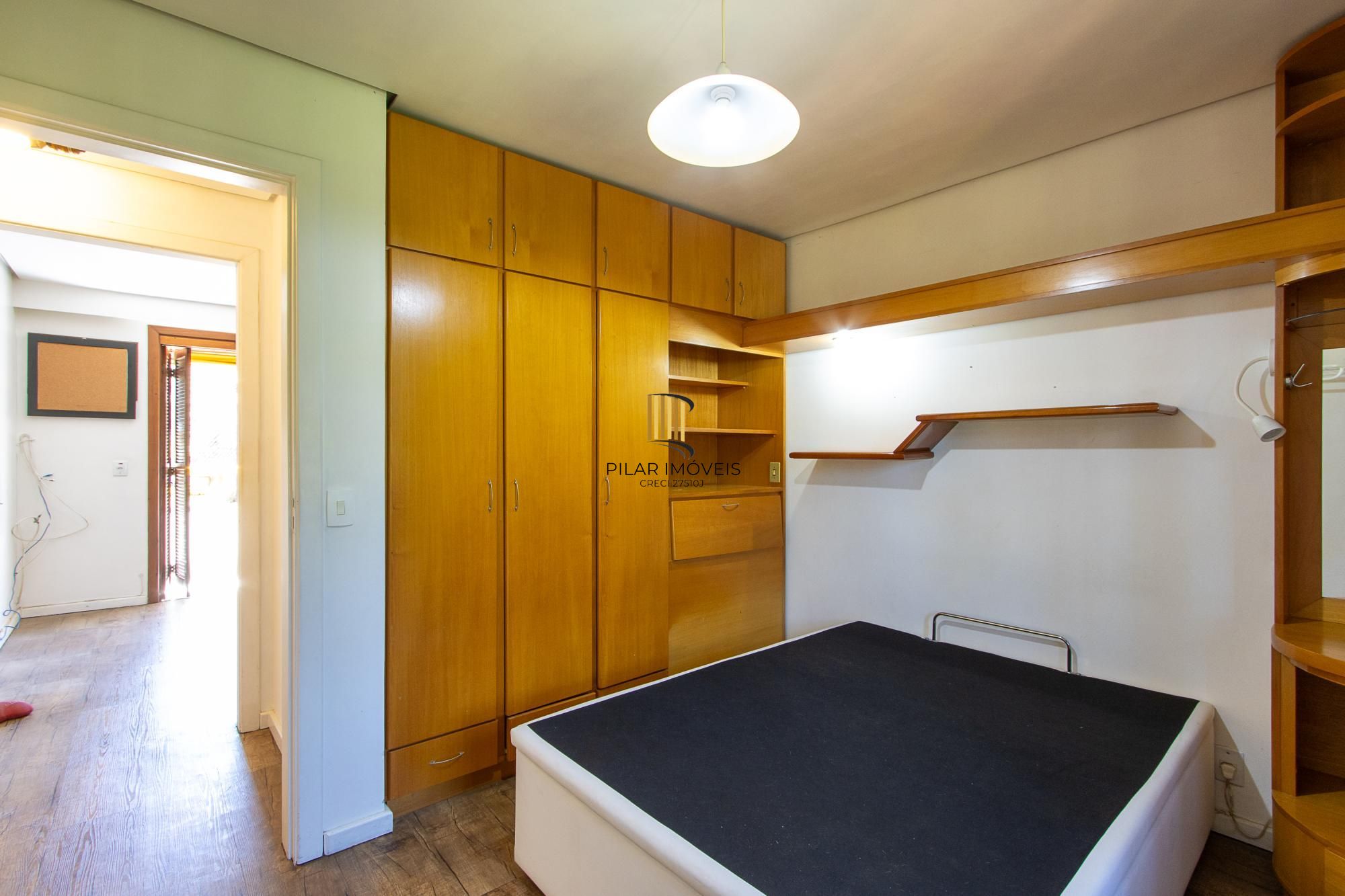 Casa em condomínio, 2 dormitórios, 1 vaga escriturada - Bairro Cavalhada