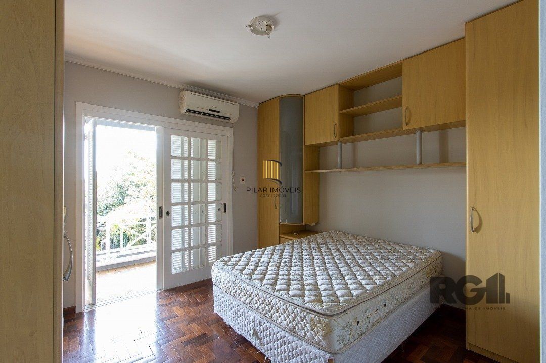 BELO SOBRADO, 3 QUARTOS, 1 SUITE, PISCINA, 320m² PRIVATIVOS - TRISTEZA