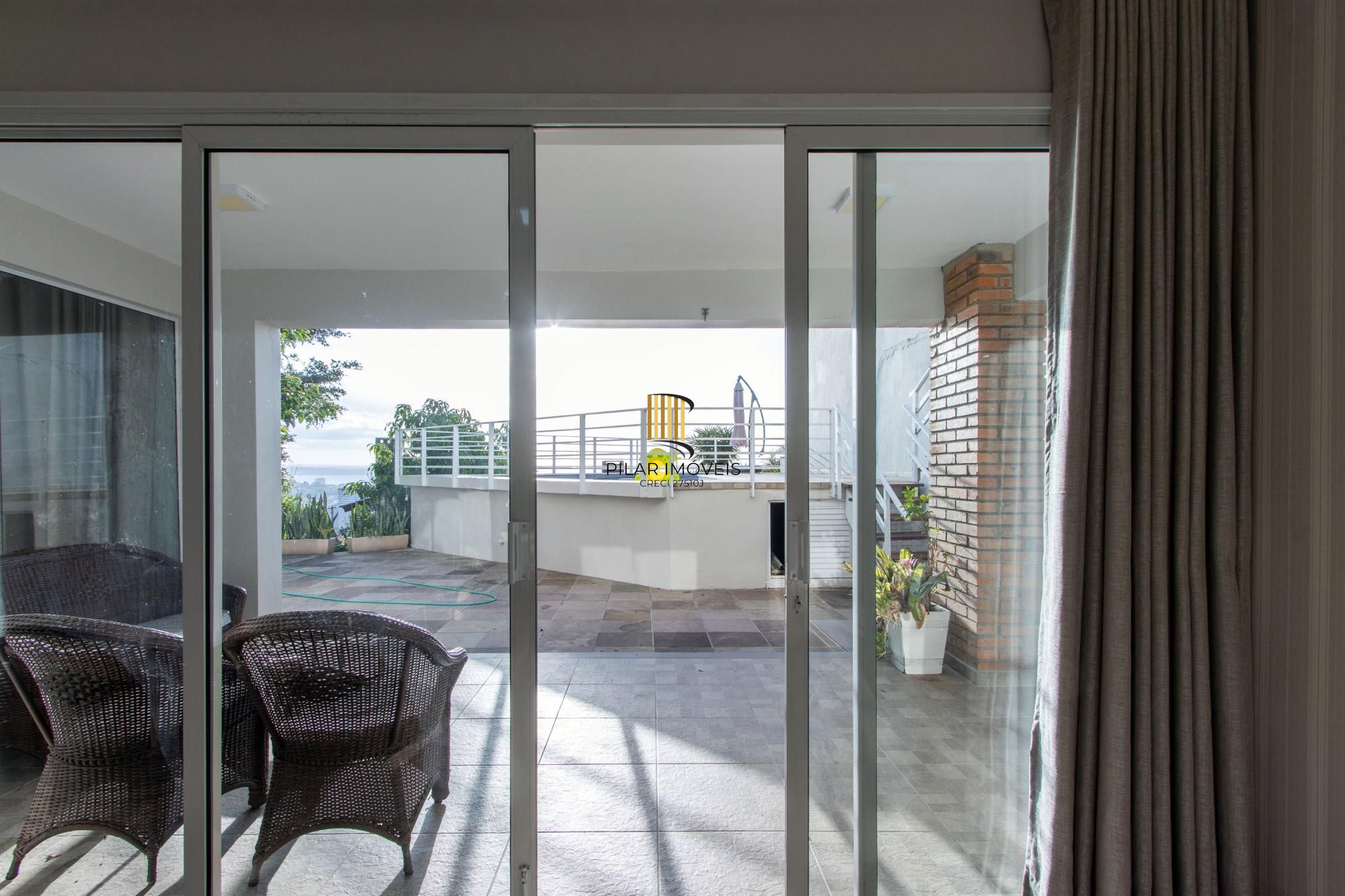 Casa 4 dormitórios com elevador