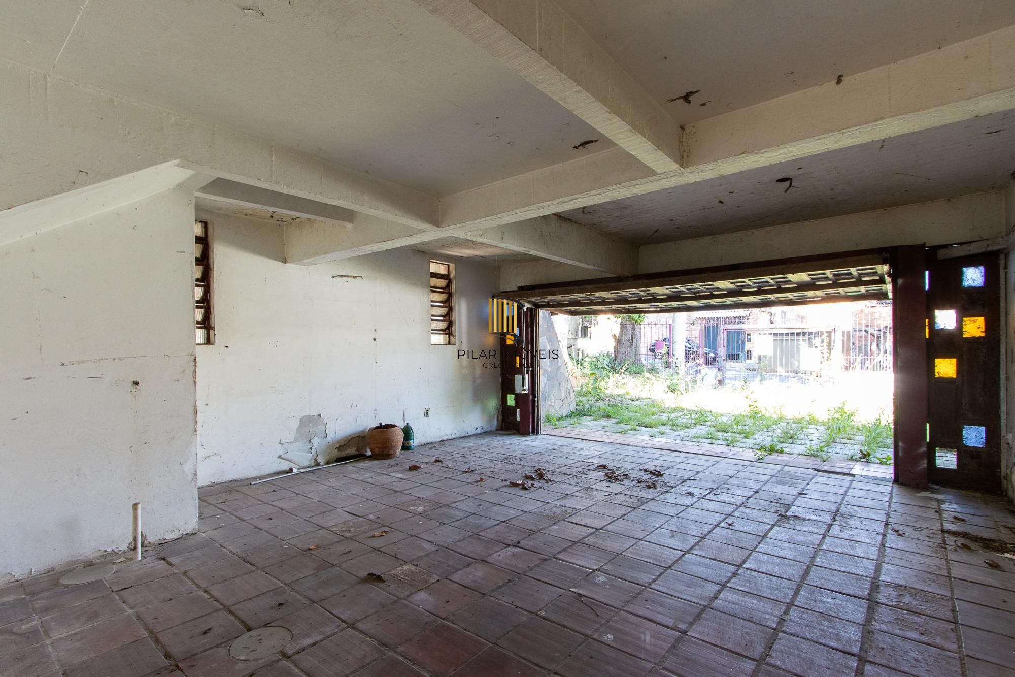 Casa para Venda - 320m², 3 dormitórios, sendo 1 suites, 4 vagas - Cristal