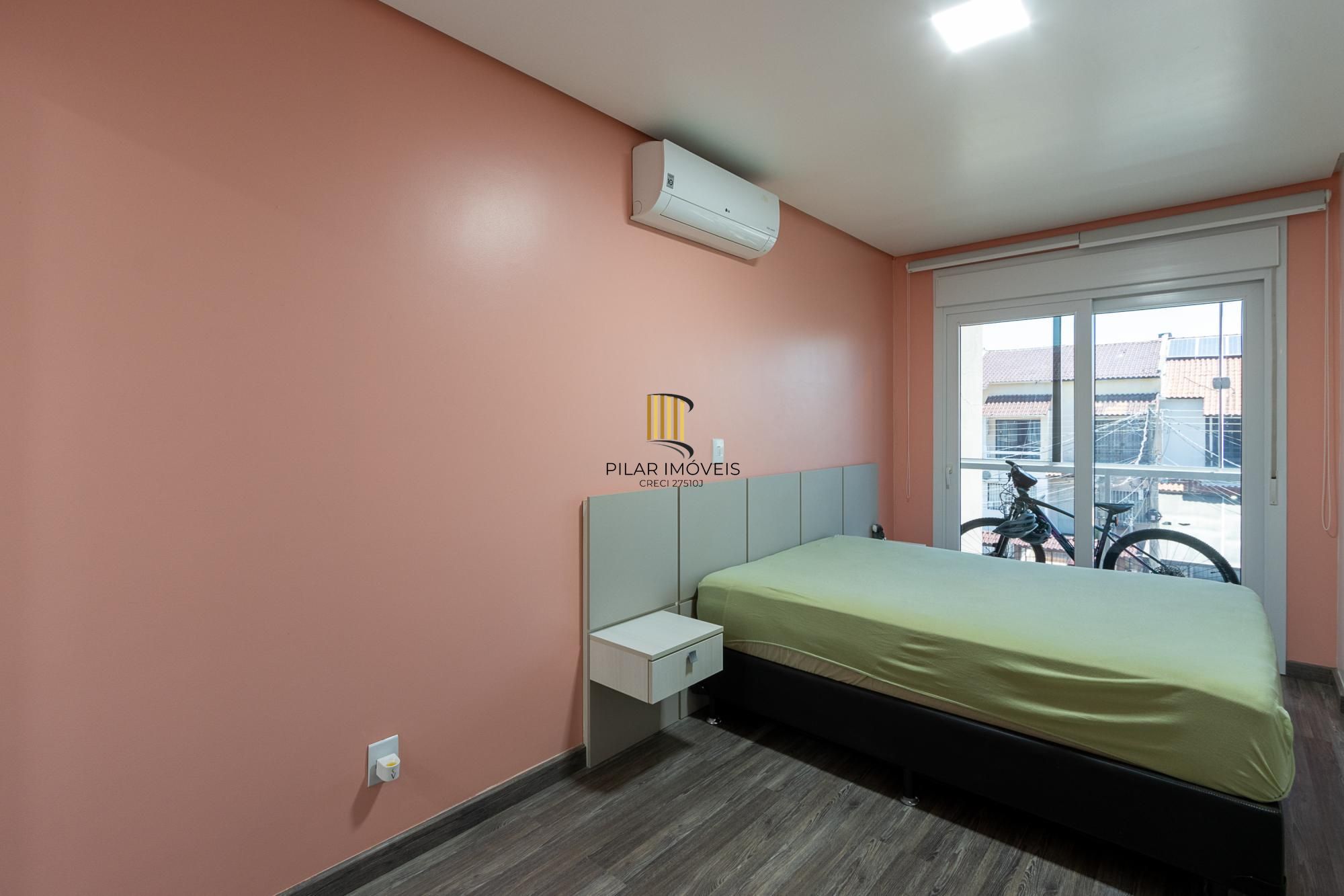 Sobrado com 2 suites e 2 vagas de garagem - Bairro Guarujá