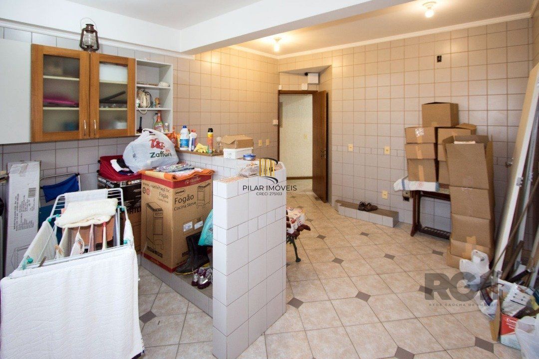 Sobrado com 6 suites, lareira, lavabo, pátio - Bairro Belém Velho