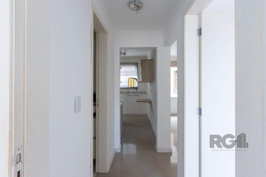 Apartamento reformado,  2 quartos, elevador - Centro Histórico
