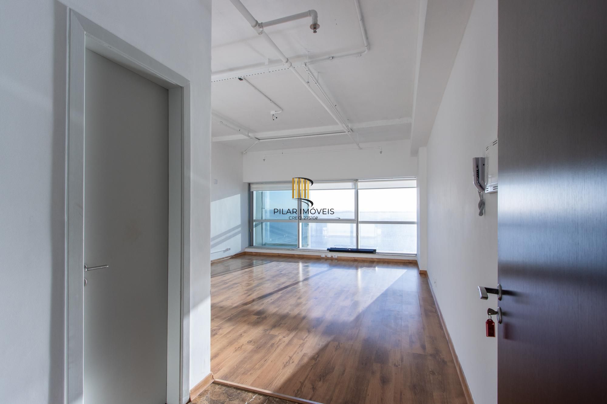 Sala Comercial no Ed. Cristal Tower  junto ao Barra Shopping no Bairro Cristal - Pilar Imóveis
