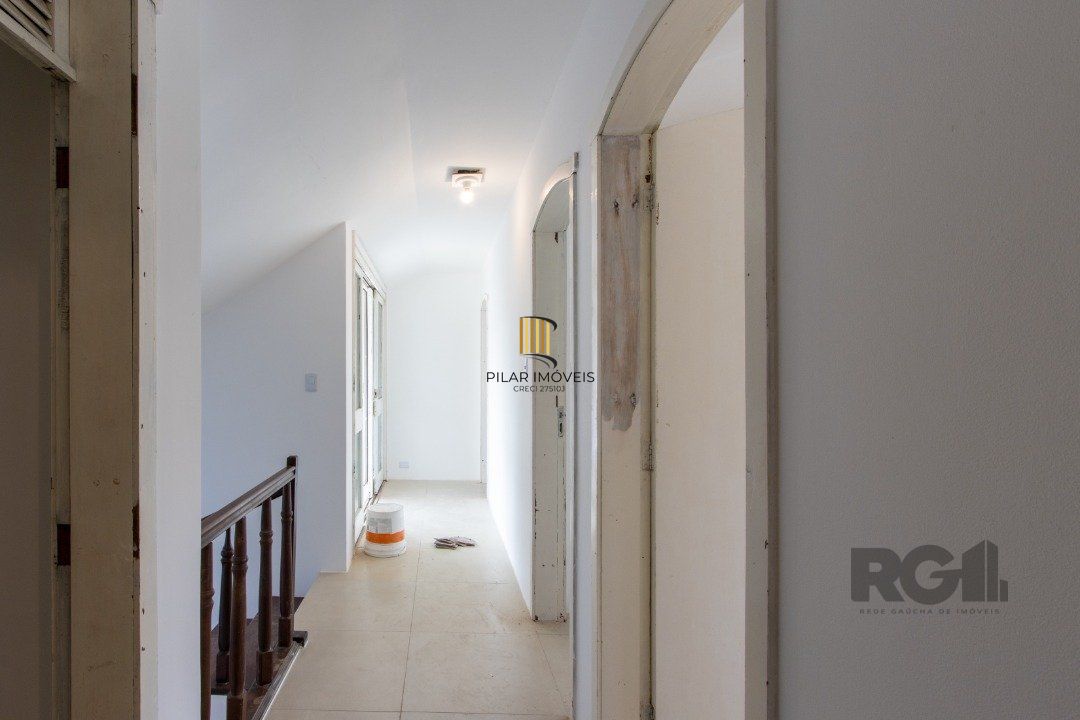 Casa para Venda - 337m², 3 dormitórios, sendo 1 suites, 3 vagas - Cristal