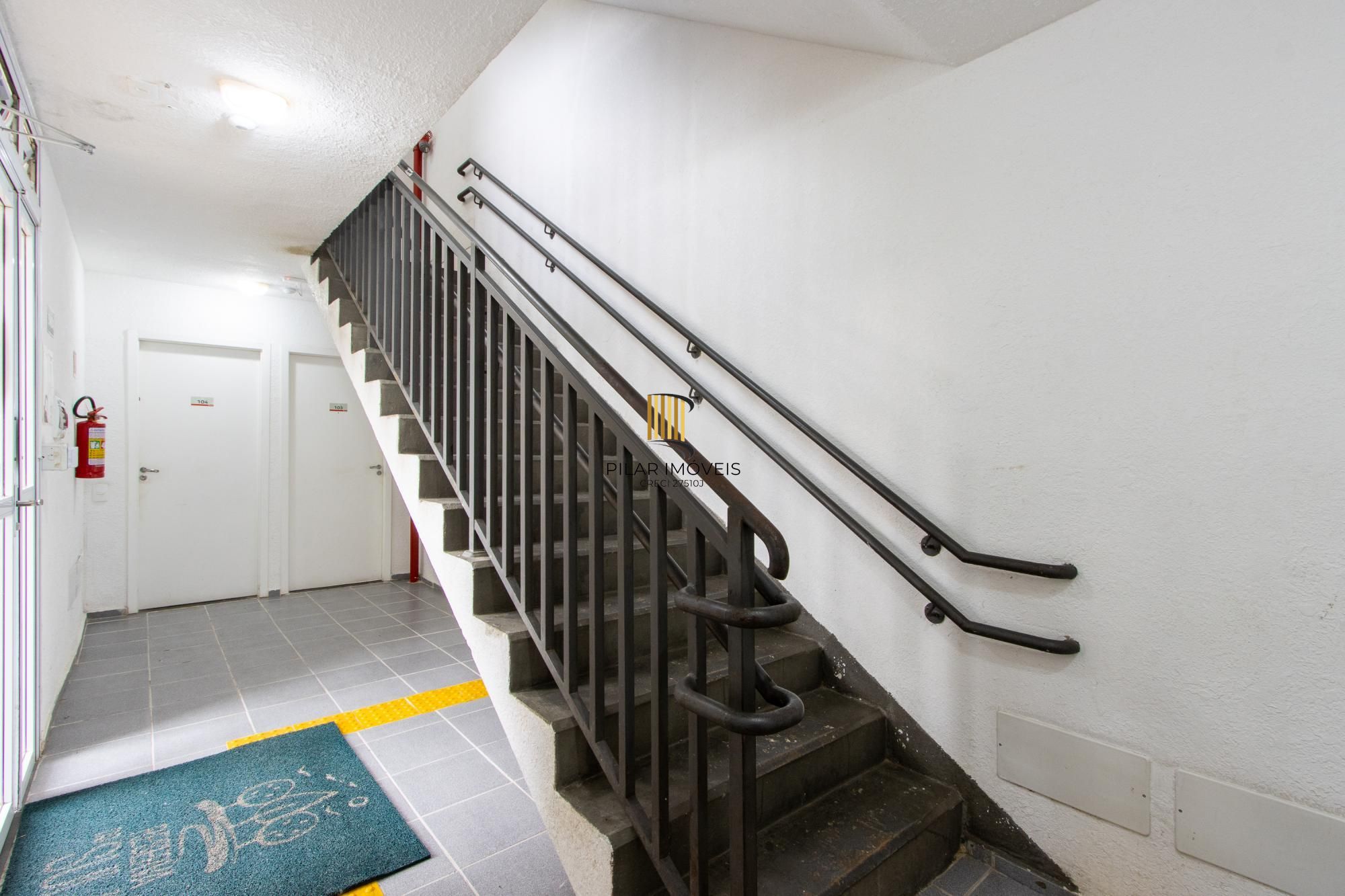 Charmoso Apartamento Semimobiliado de 2 Dormitórios e 1 vaga de garagem no bairro Restinga!